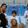 Andreia Marques, compagne de Lucho Gonzalez, avec leur fils Matteo dans les bras le 23 avril 2011 lors de la finale de la Coupe de la Ligue entre l'OM et Montpellier.