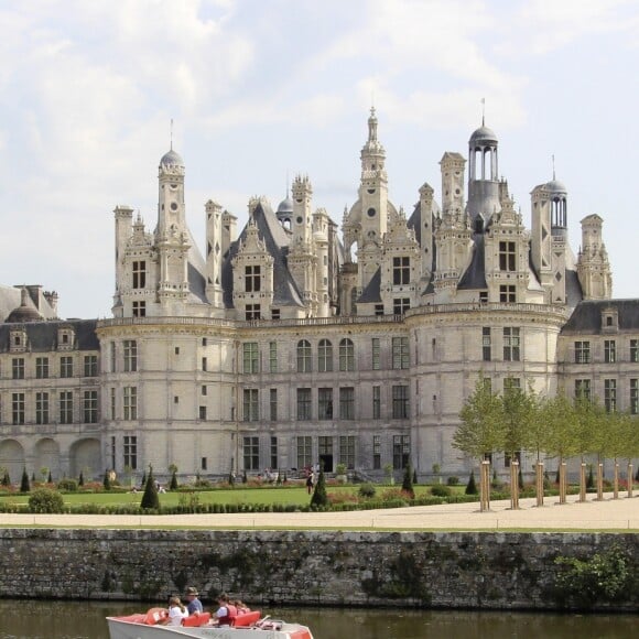 Le chateau de Chambord, édifice de style Renaissance inscrit au patrimoine mondial de l'UNESCO, est classé au titre des Monuments Historiques. C'est ici que le président Emmanuel Macron a décidé de célébrer ses 40 ans avec son épouse Brigitte et leur famille au cours du week-end du 16 décembre avec quelques jours d'avance (il est né le 21 décembre).