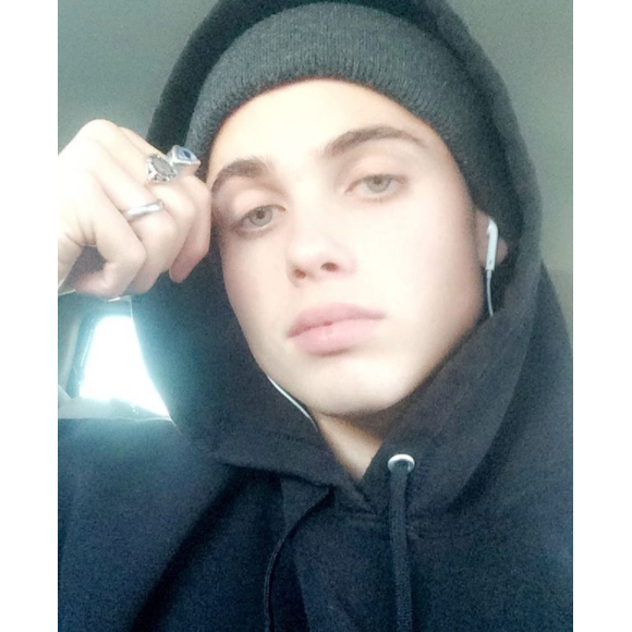 Selon les rumeurs, Kaia Gerber (fille de Cindy Crawford) serait en couple avec Fenton Merkell, fils de la star anglaise Patsy Palmer (vue dans le soap opera EastEnders). Décembre 2017.