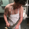 Jean Imbert sexy en cuisine le 17 décembre 2017.