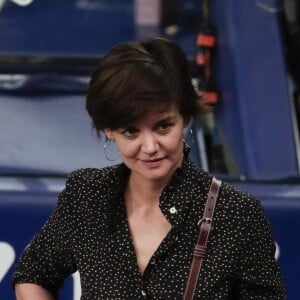 Katie Holmes et sa fille Suri assistent au match de basket de Oklahoma City Thunder vs NY à New York, le 16 décembre 2017