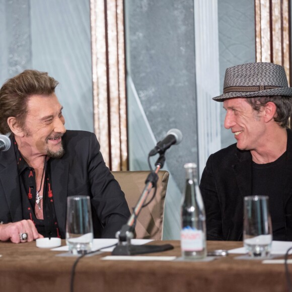 Exclusif - Yodelice (Maxim Nucci), Johnny Hallyday et le chanteur Miossec - Johnny Hallyday présente son 50ème album studio "De l'amour" lors d'une conférence de presse organisée à l'hôtel The Peninsula Paris, à Paris, le 6 novembre 2015. © Cyril Moreau / Bestimage