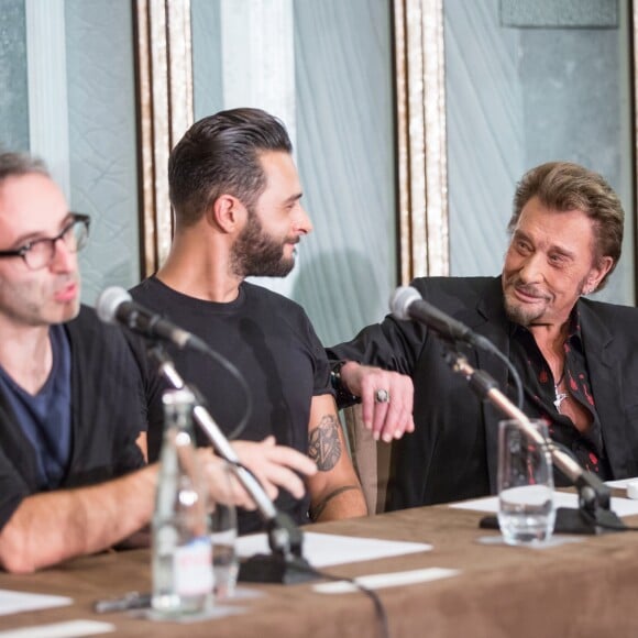 Exclusif - Vincent Delerm, Yodelice (Maxim Nucci), Johnny Hallyday et le chanteur Miossec - Johnny Hallyday présente son 50ème album studio "De l'amour" lors d'une conférence de presse organisée à l'hôtel The Peninsula Paris, à Paris, le 6 novembre 2015. © Cyril Moreau / Bestimage