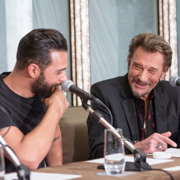 Exclusif - Yodelice (Maxim Nucci), Johnny Hallyday et le chanteur Miossec - Johnny Hallyday présente son 50ème album studio "De l'amour" lors d'une conférence de presse organisée à l'hôtel The Peninsula Paris, à Paris, le 6 novembre 2015. © Cyril Moreau / Bestimage