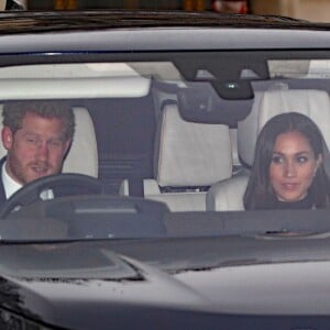 Le prince Harry et Meghan Markle au palais de Buckingham pour le traditionnel déjeuner de Noël organisé par la reine Elizabeth II, le 20 décembre 2017 à Londres.