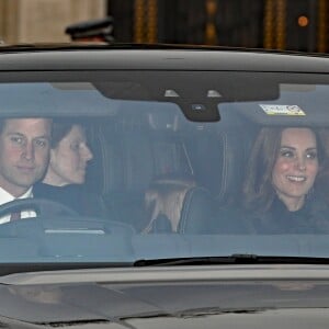 Le prince William et la duchesse Catherine de Cambridge avec leurs enfants George et Charlotte ainsi que la nourrice Maria Teresa Turrion Borrallo au palais de Buckingham pour le traditionnel déjeuner de Noël organisé par la reine Elizabeth II, le 20 décembre 2017 à Londres.