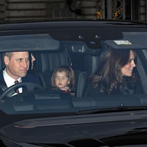 Le prince William et la duchesse Catherine de Cambridge avec leurs enfants George et Charlotte ainsi que la nourrice Maria Teresa Turrion Borrallo au palais de Buckingham pour le traditionnel déjeuner de Noël organisé par la reine Elizabeth II, le 20 décembre 2017 à Londres.