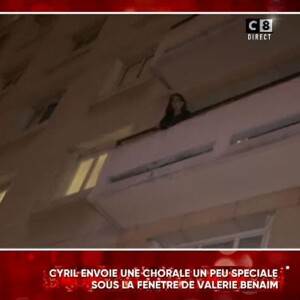 Valérie Benaïm fait une brève apparition lors du prime spécial Baba Noël sur C8 mercredi 20 décembre 2017.