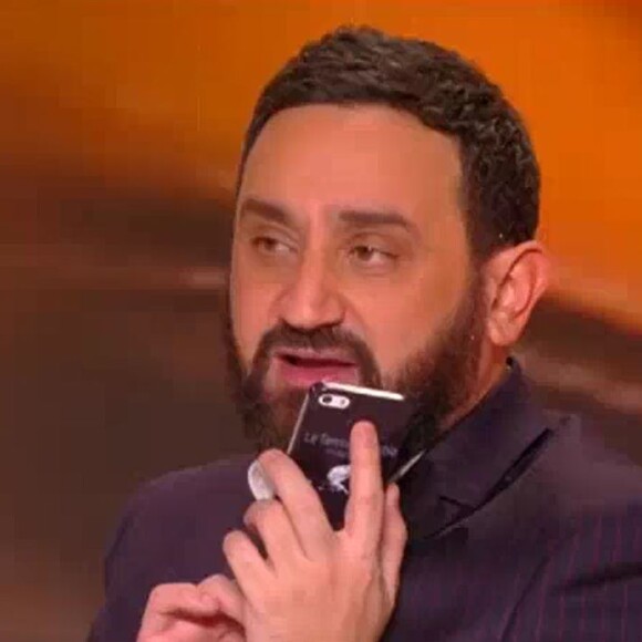 Valérie Benaïm fait une brève apparition lors du prime spécial Baba Noël sur C8 mercredi 20 décembre 2017.