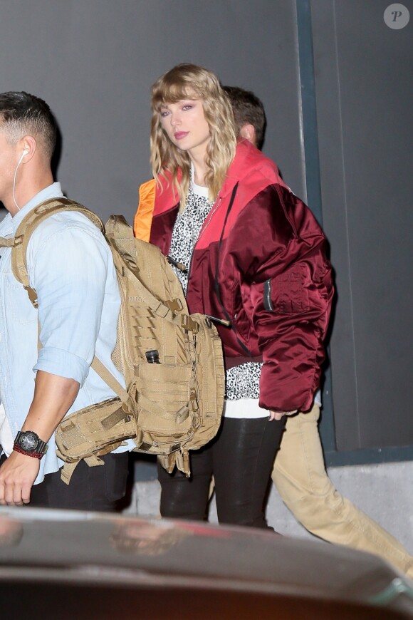 Taylor Swift à la sortie d'un immeuble à New York, le 13 novembre 2017