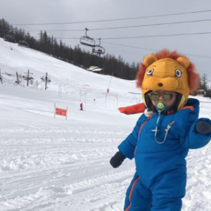 Ingrid Chauvin fière de son petit Tom, le 22 décembre 2017 à Serre Chevalier.