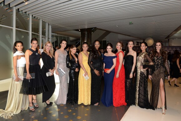 Exclusif - Laura Zazzara (compagne de M. Verratti), Francisca Motta (femme de T. Motta), Isabele da Silva (femme de T. Silva) , Rossana Lima (femme de P. Kluivert), Deborah Panzokou (compagne de T. Meunier), sabelle Malice (compagne de B.Matuidi), Marrion Areola (compagne de A. Areola), Madalena Neves (compagne de G. Guedes), Jorgelina Cardoso (femme de A.Di María), Awa (femme de Z. Camara), Carol Cabrino (compagne de Marquinhos) - Dîner de gala au profit de la Fondation PSG au Parc des Princes à Paris le 16 mai 2017. © Rachid Bellak/Bestimage