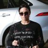 Exclusif - Demi Lovato arrive en Mercedes coupé pour faire ses courses de Noël à Beverly HIlls le 24 décembre 2017