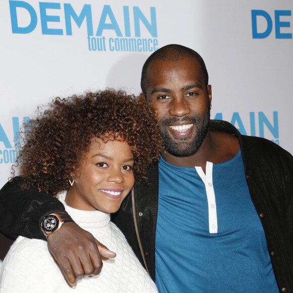 Teddy Riner et sa compagne Luthna lors de l'avant-première du film "Demain tout commence" au Grand Rex à Paris le 28 novembre 2016.