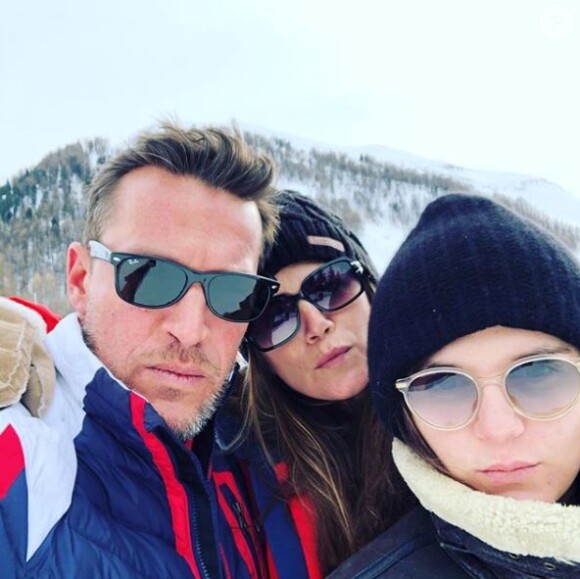 Benjamin Castaldi en vacances à Val-d'Isère, au ski, avec ses fils Simon et Enzo ainsi que son épouse Aurore Aleman, son beau-frère Bob Sinclar et les enfants de ce dernier : Paloma et Raphaël Le Friant.