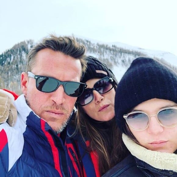 Benjamin Castaldi en vacances à Val-d'Isère, au ski, avec ses fils Simon et Enzo ainsi que son épouse Aurore Aleman, son beau-frère Bob Sinclar et les enfants de ce dernier : Paloma et Raphaël Le Friant.