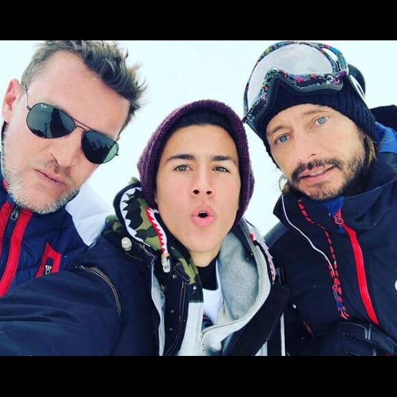 Benjamin Castaldi en vacances à Val-d'Isère, au ski, avec ses fils Simon et Enzo ainsi que son épouse Aurore Aleman, son beau-frère Bob Sinclar et les enfants de ce dernier : Paloma et Raphaël Le Friant.