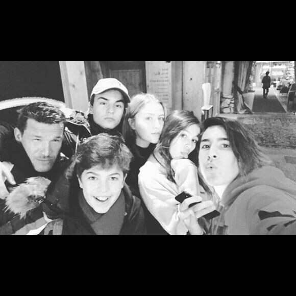 Benjamin Castaldi en vacances à Val-d'Isère, au ski, avec ses fils Simon et Enzo ainsi que son épouse Aurore Aleman, son beau-frère Bob Sinclar et les enfants de ce dernier : Paloma et Raphaël Le Friant.