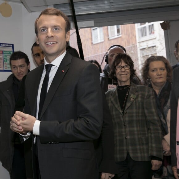 Emmanuel Macron, Véronique Colucci et Patrice Blanc, Président des Restos du Coeur - Le président Emmanuel Macron visite le centre des restos du coeur de La Grange-aux-Belles à Paris pour l'ouverture de la saison le 21 novembre 2017. © Romuald Meigneux / Pool / Bestimage