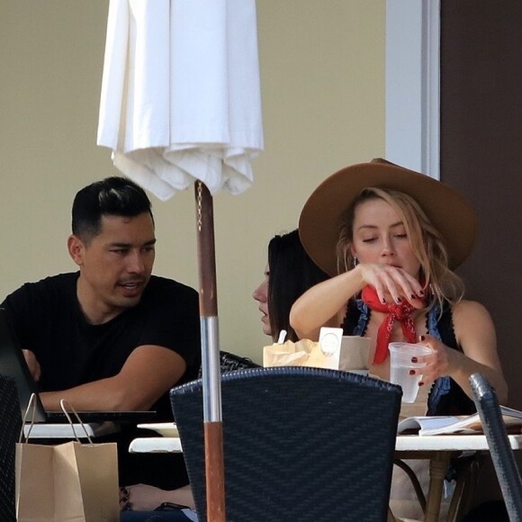 Exclusif - Amber Heard est allée prendre le petit-déjeuner avec son ex-compagnon Elon Musk au Sweet Butter Kitchen à Sherman Oaks. Los Angeles, le 16 novembre 2017.