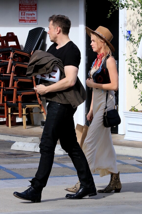 Exclusif - Amber Heard est allée prendre le petit-déjeuner avec son ex-compagnon Elon Musk au Sweet Butter Kitchen à Sherman Oaks. Los Angeles, le 16 novembre 2017.