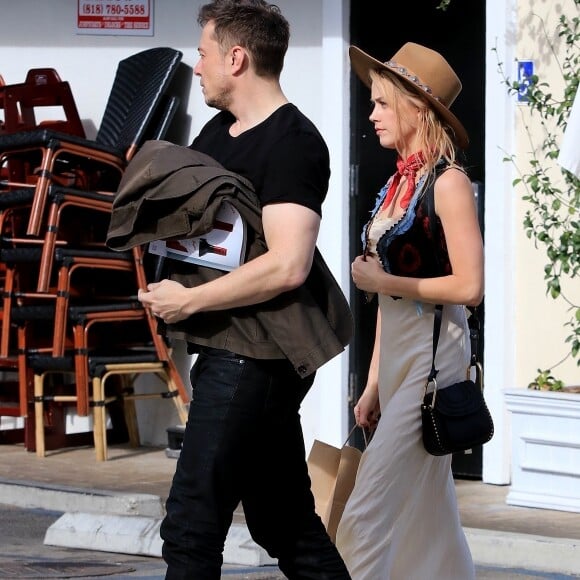 Exclusif - Amber Heard est allée prendre le petit-déjeuner avec son ex-compagnon Elon Musk au Sweet Butter Kitchen à Sherman Oaks. Los Angeles, le 16 novembre 2017.