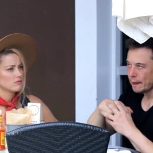 Exclusif - Amber Heard est allée prendre le petit-déjeuner avec son ex-compagnon Elon Musk au Sweet Butter Kitchen à Sherman Oaks. Los Angeles, le 16 novembre 2017.