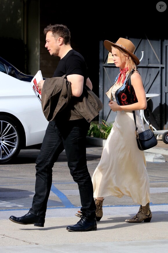 Exclusif - Amber Heard est allée prendre le petit-déjeuner avec son ex-compagnon Elon Musk au Sweet Butter Kitchen à Sherman Oaks. Los Angeles, le 16 novembre 2017.