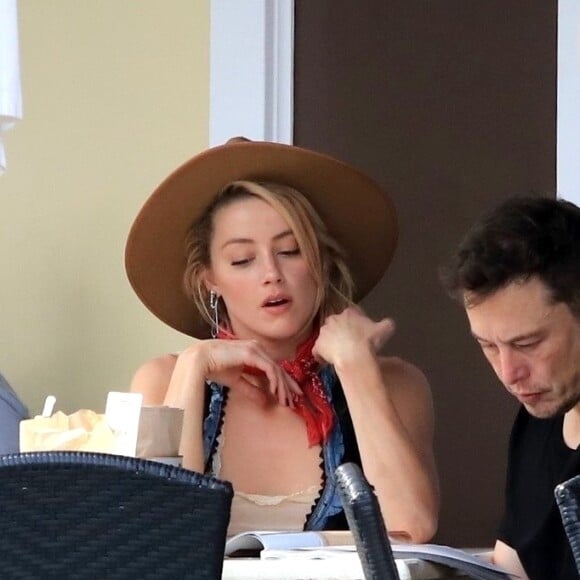 Exclusif - Amber Heard est allée prendre le petit-déjeuner avec son ex-compagnon Elon Musk au Sweet Butter Kitchen à Sherman Oaks. Los Angeles, le 16 novembre 2017.