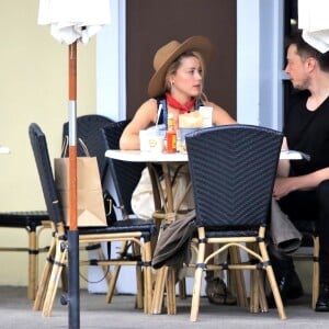 Exclusif - Amber Heard est allée prendre le petit-déjeuner avec son ex-compagnon Elon Musk au Sweet Butter Kitchen à Sherman Oaks. Los Angeles, le 16 novembre 2017.