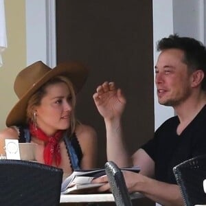 Exclusif - Amber Heard est allée prendre le petit-déjeuner avec son ex-compagnon Elon Musk au Sweet Butter Kitchen à Sherman Oaks. Los Angeles, le 16 novembre 2017.