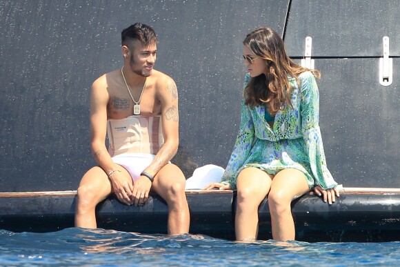 Exclusif  - Le joueur de football brésilien Neymar et sa compagne Bruna Marquezine en vacances avec des amis sur un yacht à Ibiza, le 27 juillet 2014.