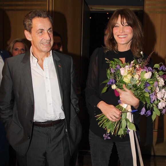 Nicolas Sarkozy et Carla Bruni, après le concert de cette dernière sur la scène du théâtre Pallas à Athènes, le 23 octobre 2017.