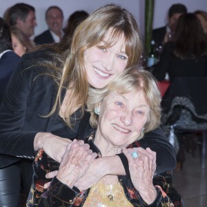 Carla Bruni et sa mère Marisa Borini - Dîner LINK pour les 30 ans de AIDES au Palais d'Iéna à Paris le 8 décembre 2014.