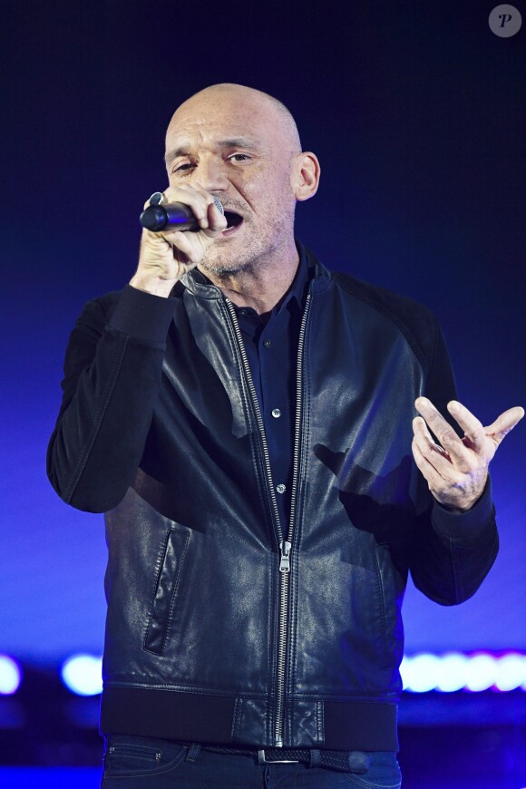Exclusif - Gaëtan Roussel - Enregistrement de l'émission "Johnny, toute la musique qu'ils aiment" à la Seine Musicale, le 13 décembre 2017. L'émission sera diffusée le samedi 6 janvier sur TF1 © Perusseau-Veeren / Bestimage
