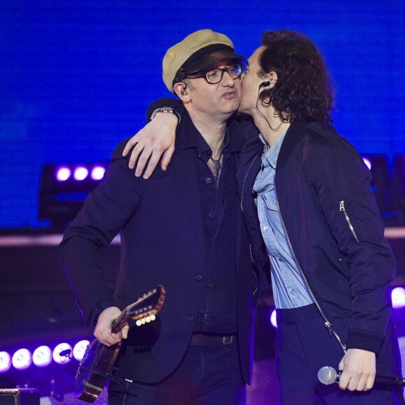 Exclusif - Philippe Almosnino et le chanteur Raphaël - Enregistrement de l'émission "Johnny, toute la musique qu'ils aiment" à la Seine Musicale, le 13 décembre 2017. L'émission sera diffusée le samedi 6 janvier sur TF1 © Perusseau-Veeren / Bestimage