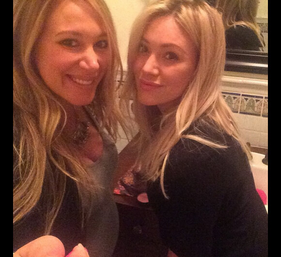 Haylie Duff a ajouté une photo d'elle avec sa soeur Hilary à son compte Instagram, le 18 février 2015