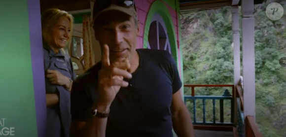 Adriana Karembeu en soutien-gorge devant Mike Horn - "A l'état sauvage", M6, 8 janvier 2018