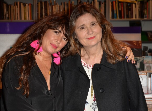 Elsa Wolinski et sa soeur Natacha - Soirée de lancement du livre "Les demoiselles de Rochefort" d'Elsa et Natacha Wolinski en collaboration avec Agnès Varda et sa fille Rosalie chez Artcurial à Paris. Le 29 novembre 2017 © Veeren / Bestimage