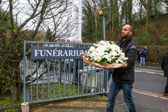 De nombreux fans de France Gall sont venus se recueillir devant le cercueil de la chanteuse au funérarium du Mont Valérien à Nanterre. Le 10 janvier 2018