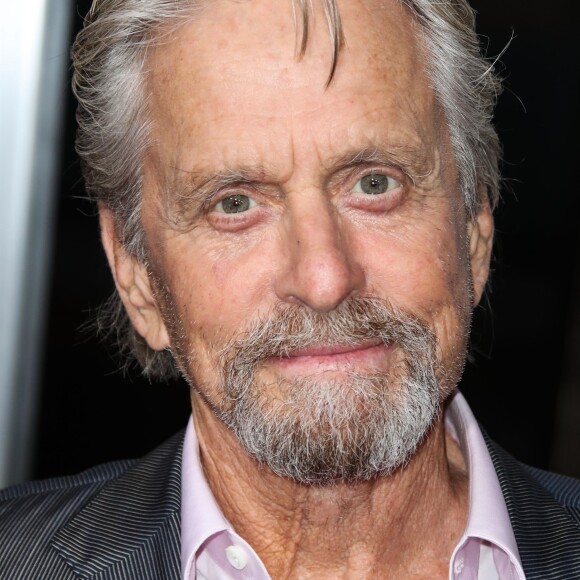 Michael Douglas à la première de 'Flatliners' à l'hôtel Ace à Los Angeles, le 27 septembre 2017.  Michael Douglas arrives at the Los Angeles Premiere Of Columbia Pictures' 'Flatliners' held at The Theatre at Ace Hotel in Los Angeles, California. 27th september 2017.27/09/2017 - Los Angeles