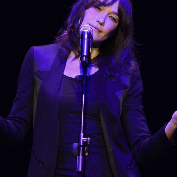 Carla Bruni en concert au Teatro Nuevo Apolo de Madrid le 10 janvier 2018.