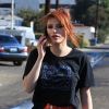 Bella Thorne discute au téléphone dans les rues de Studio City, le 19 décembre 2017  Actress Bella Thorne rocks a quirky outfit while out for lunch in Studio City. Bella was rocking a black t-shirt, a pair of orange plaid pants and a pair of striped sneakers. Bella's shirt had 'Sht Fcking Happens' written on the front. 19th december 201719/12/2017 - Los Angeles