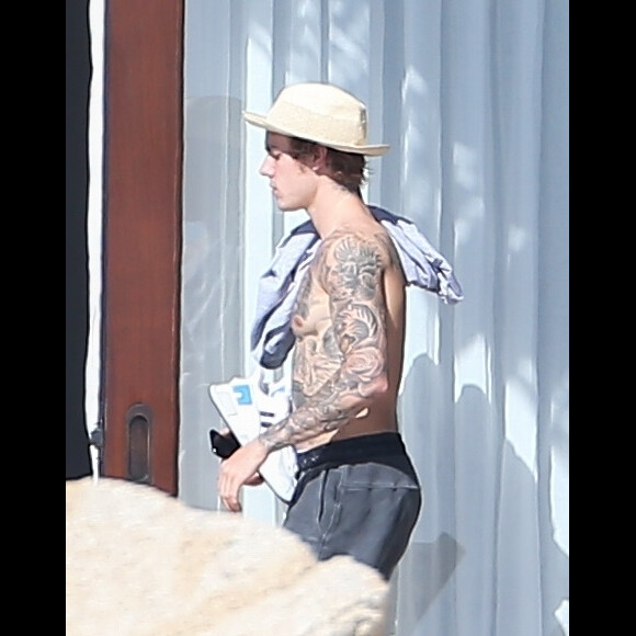 Exclusif - Justin Bieber se relaxe pendant ses vacances à Cabo San Lucas (Los Cabos) (Los Cabos), Mexique, le 1er janvier 2018.