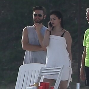 Exclusif  - Selena Gomez se relaxe avec des amis et sa famille sur une plage de Cabo San Lucas au Mexique, son compagnon Justin Bieber n'est pas présent. Le 29 decembre 2017.