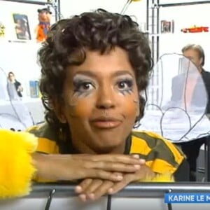 Karine Le Marchand déguisée en abeille lors de ses débuts à la télévision, "Touche pas à mon poste" (C8) lundi 15 janvier 2018.