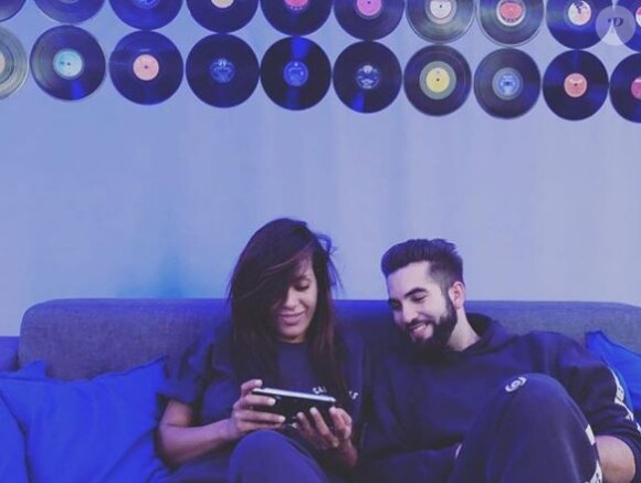 Amel Bent et Kendji Girac dans les coulisses du spectacle "Musique !" des Enfoirés. Instagram, le 16 janvier 2018.