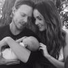 Camilla Luddington pose avec sa petite fille et son compagnon, sur Instagram, le 11 avril 2017