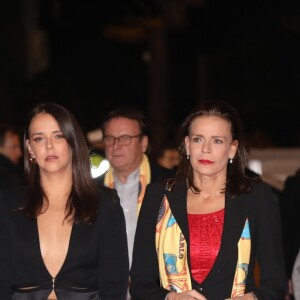 Pauline Ducruet était particulièrement sexy, très décolletée, aux côtés de sa mère la princesse Stéphanie de Monaco et sa soeur Camille Gottlieb lors de la représentation du 20 janvier 2018 au 42e Festival International du Cirque de Monte-Carlo, sous le chapiteau de Fontvieille. © Jean-Charles Vinaj/Pool Monaco/Bestimage