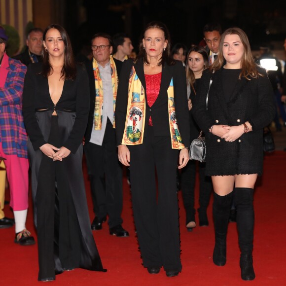 Pauline Ducruet était particulièrement sexy, très décolletée, aux côtés de sa mère la princesse Stéphanie de Monaco et sa soeur Camille Gottlieb lors de la représentation du 20 janvier 2018 au 42e Festival International du Cirque de Monte-Carlo, sous le chapiteau de Fontvieille. © Jean-Charles Vinaj/Pool Monaco/Bestimage